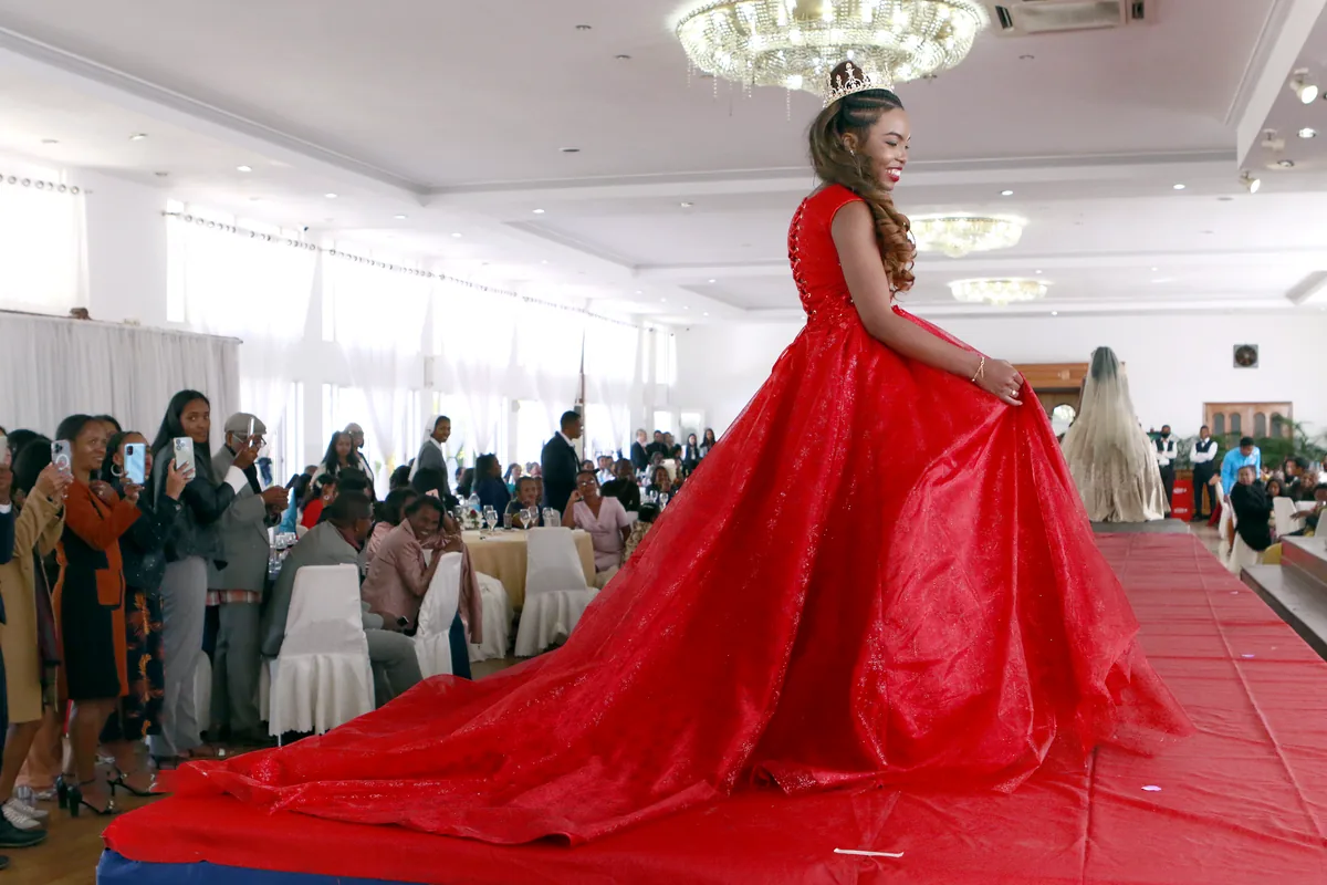 Robe de cérémonie créée et présentée lors d’un événement ECCOVA